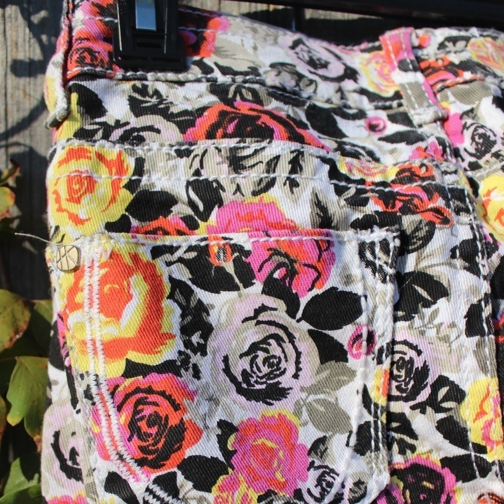 Floral Skinny Lily Jeans - Picture 7 of 8